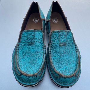 Leather Ariat cruisers